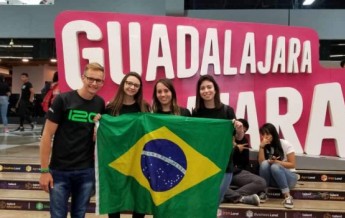 Intercambistas da Unoesc participam do evento Talent Land no México