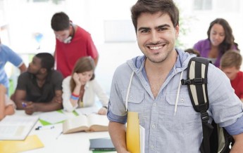 Santander oferece bolsas de estudo para curso de língua e cultura espanhola