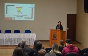 Professora da Universidade de Murcia da Espanha participa de intercâmbio na Unoesc